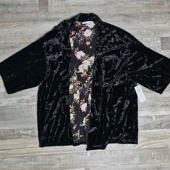 {Collective Concepts} Crushed Velvet Hillie Kimono - Picture 6 of 8